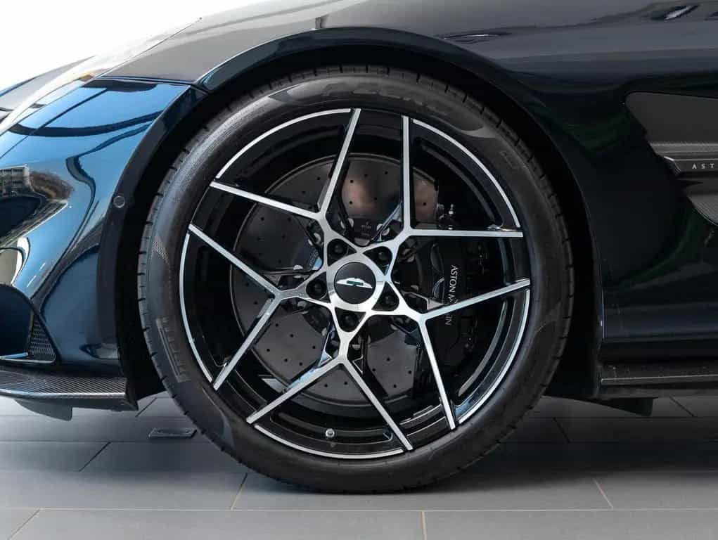 Aston Martin Vanquish , PPF 01/2025-photo-7