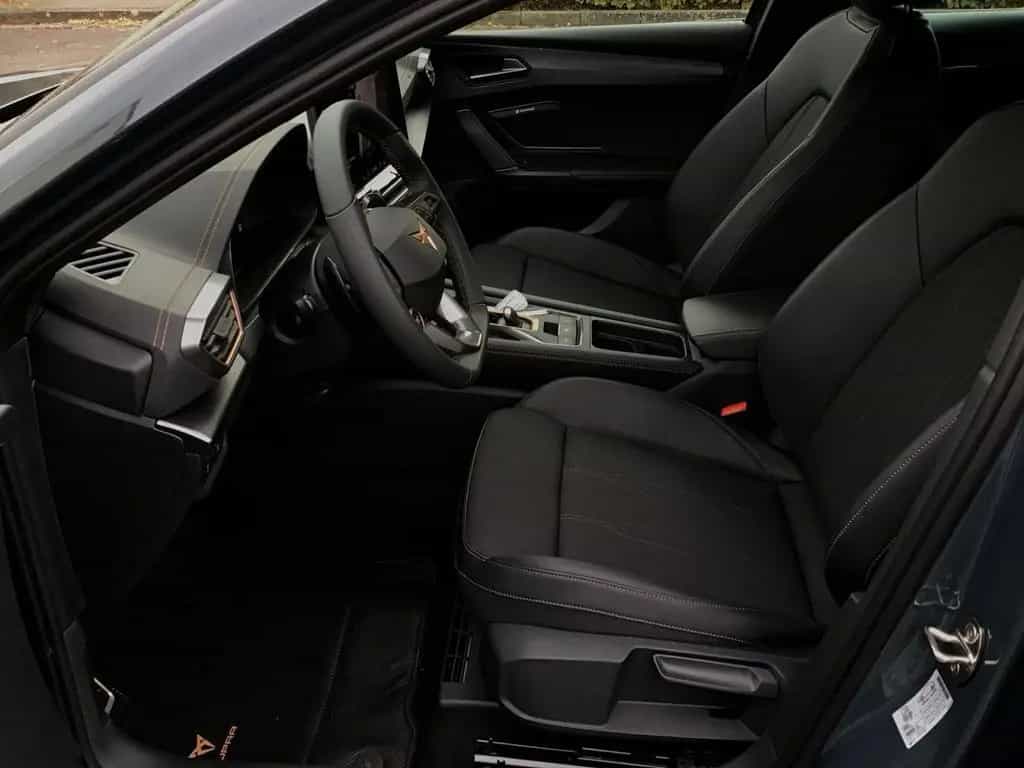 Cupra Leon 1.5 eTSI DSG, NAVI, LED, RFK 09/2025-photo-2
