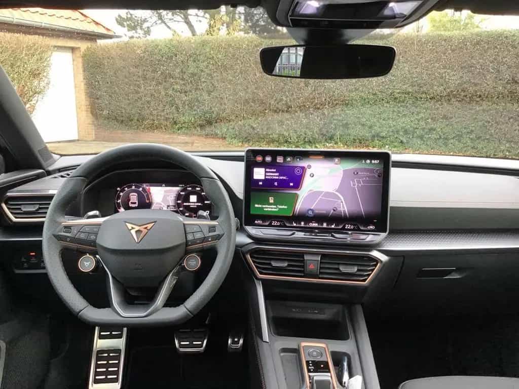 Cupra Leon 1.5 eTSI DSG, NAVI, LED, RFK 09/2025-photo-3