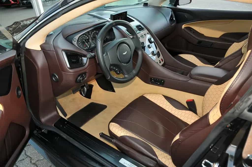 Aston Martin Vanquish 6.0 Carbon Bang & Olufsen Keramik 01/2014-photo-10