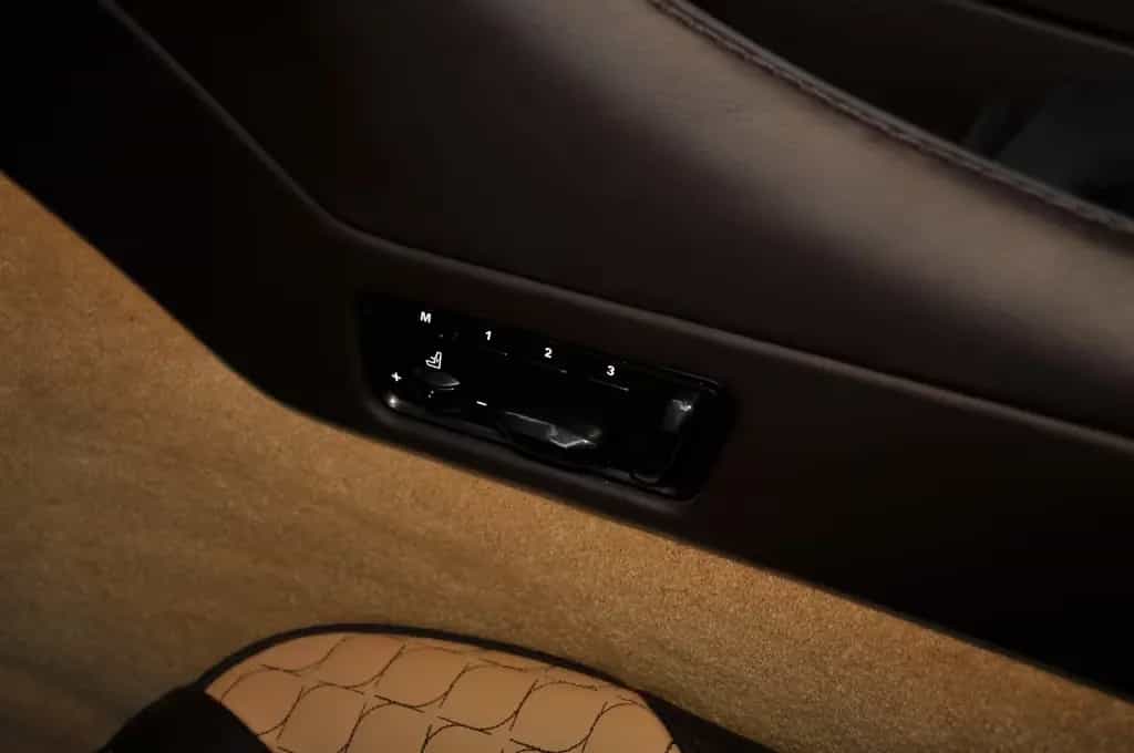 Aston Martin Vanquish 6.0 Carbon Bang & Olufsen Keramik 01/2014-photo-20