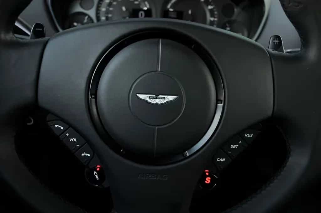 Aston Martin Vanquish 6.0 Carbon Bang & Olufsen Keramik 01/2014-photo-21