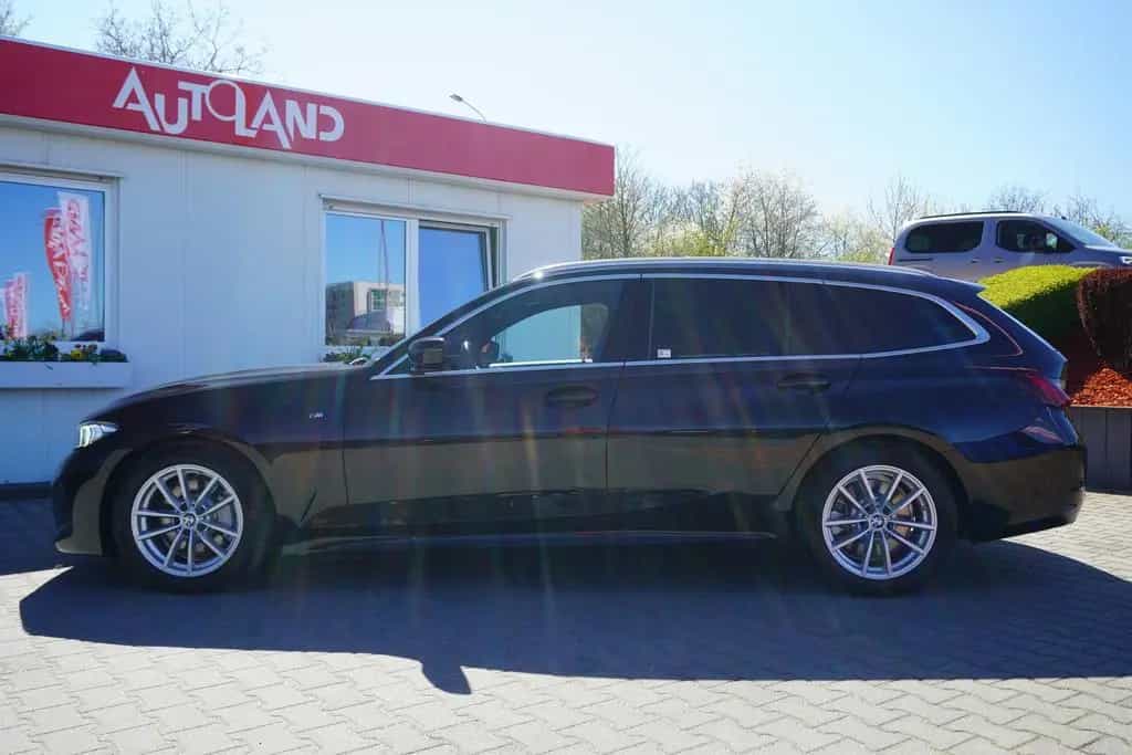 BMW 3 Series 330d M-Sport Touring Aut. LED ACC Navi 05/2023-photo-2