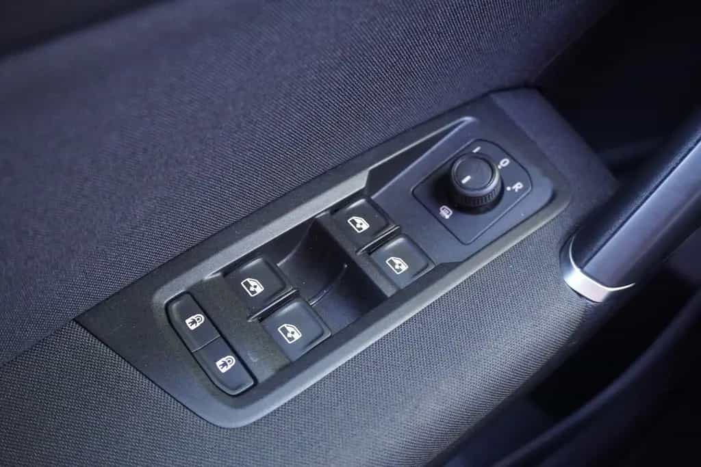 Volkswagen Touran 1.5 TSI R-Line DSG LED Navi ACC PDC 05/2021-photo-26
