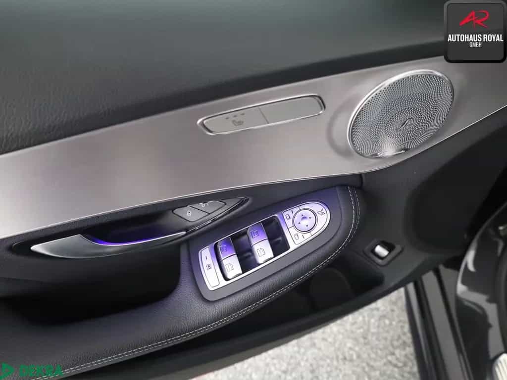Mercedes-Benz C 300 4M T AMG MULTIBEAM,BURMESTER,KEYLESS,PANO 05/2020-photo-12