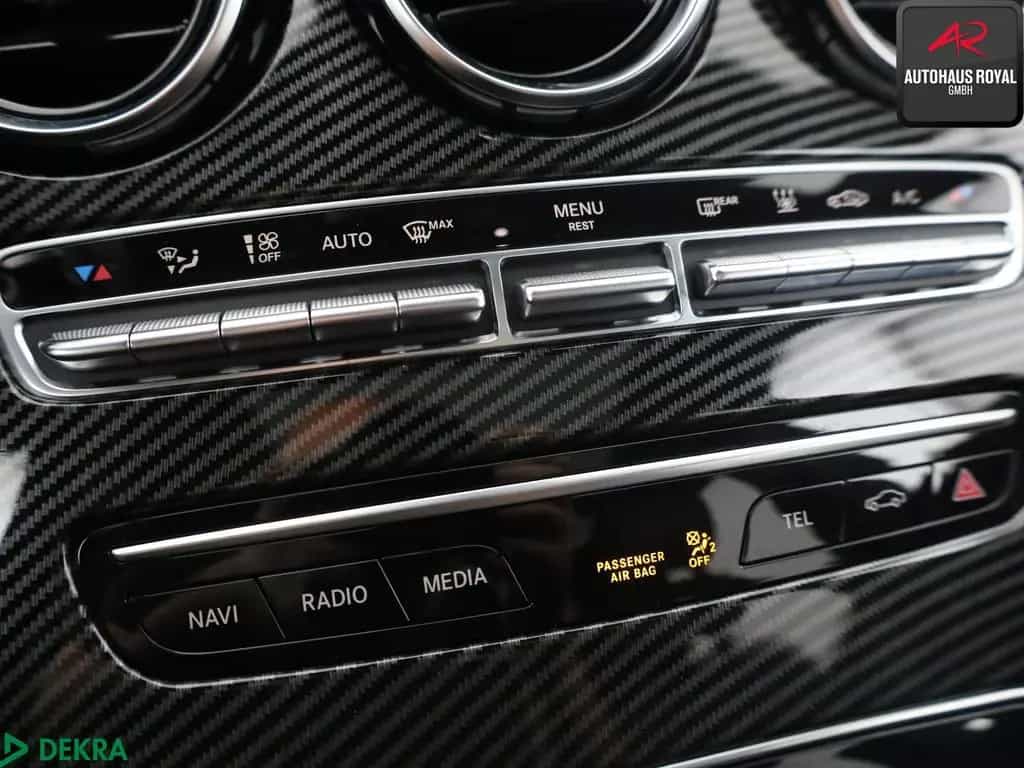 Mercedes-Benz C 300 4M T AMG MULTIBEAM,BURMESTER,KEYLESS,PANO 05/2020-photo-21
