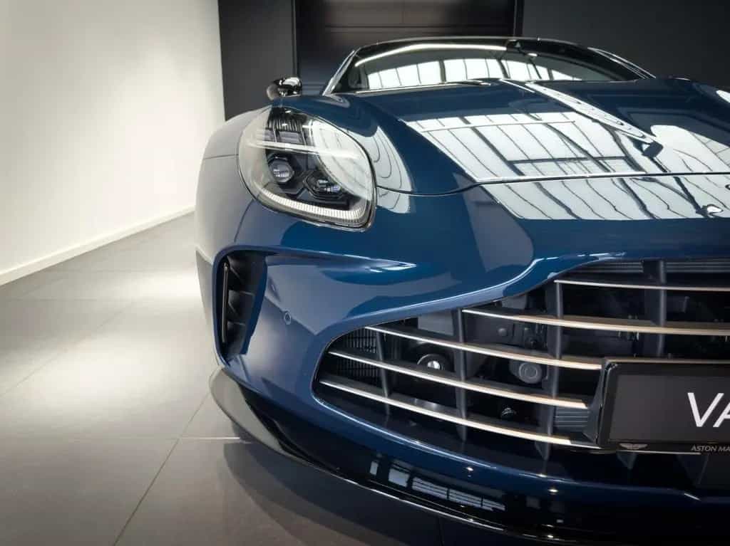 Aston Martin V8 Vantage Vantage Coupé - Q Seychelles Blue - B&W null-photo-6