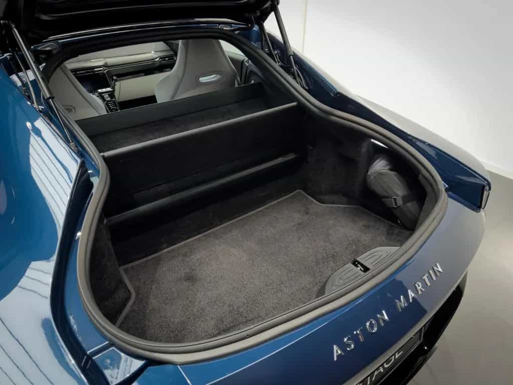 Aston Martin V8 Vantage Vantage Coupé - Q Seychelles Blue - B&W null-photo-7