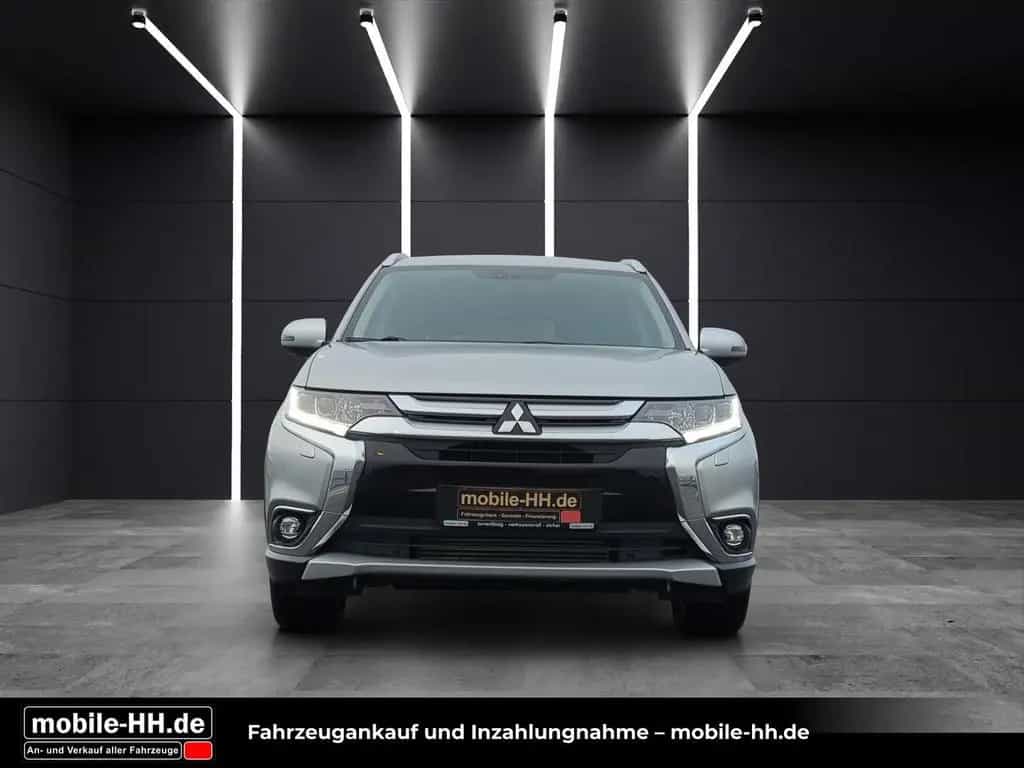 Mitsubishi Outlander Plus 4WD*360°KAMERA*BI-XENON* 08/2018-photo-1