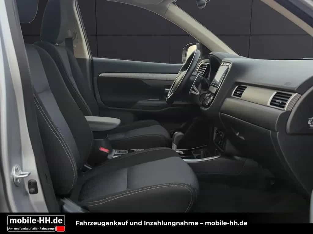 Mitsubishi Outlander Plus 4WD*360°KAMERA*BI-XENON* 08/2018-photo-13