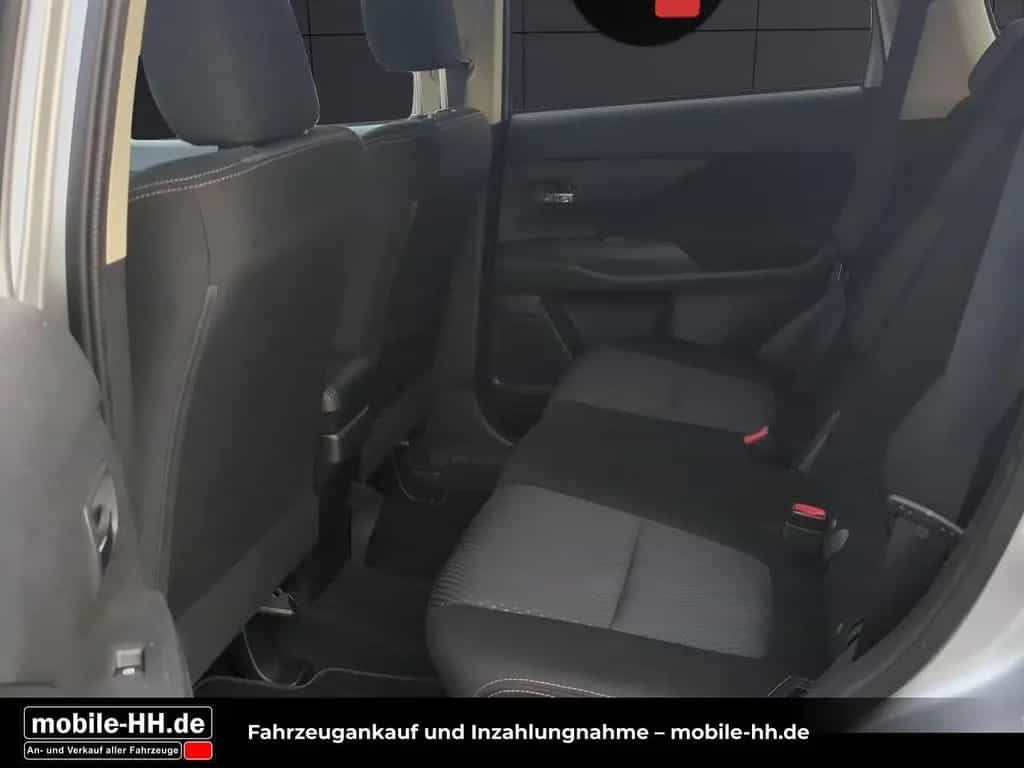 Mitsubishi Outlander Plus 4WD*360°KAMERA*BI-XENON* 08/2018-photo-16