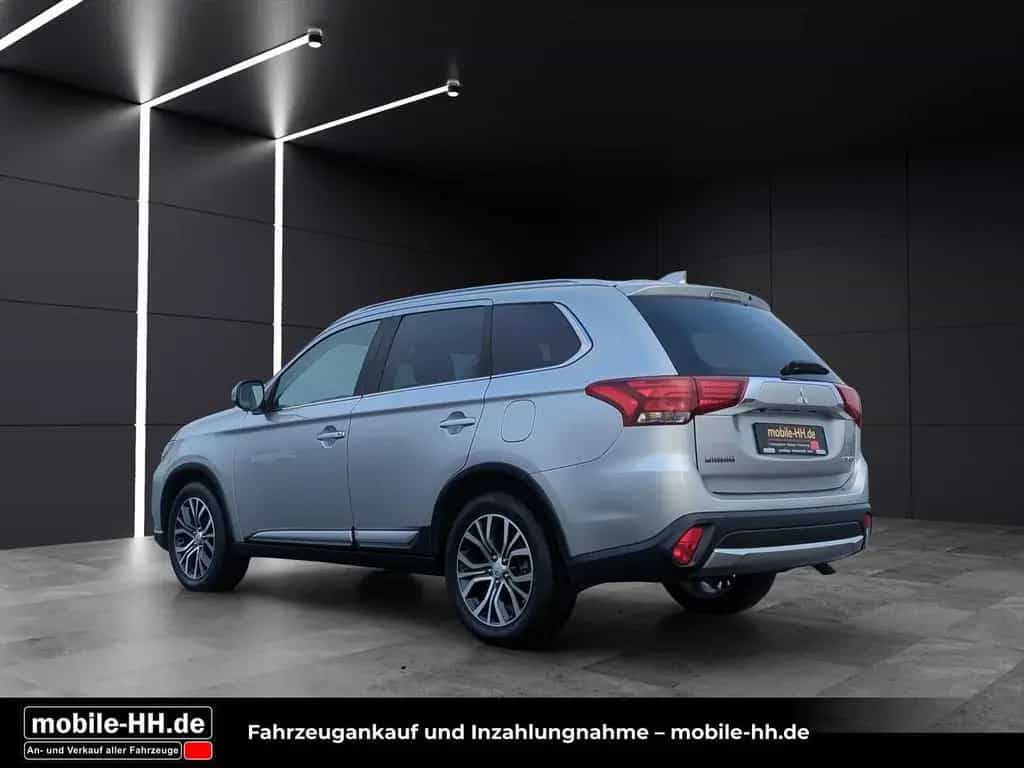 Mitsubishi Outlander Plus 4WD*360°KAMERA*BI-XENON* 08/2018-photo-3