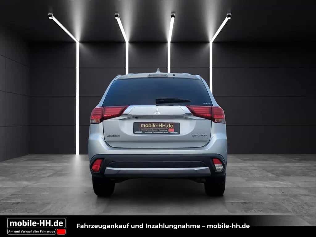 Mitsubishi Outlander Plus 4WD*360°KAMERA*BI-XENON* 08/2018-photo-4