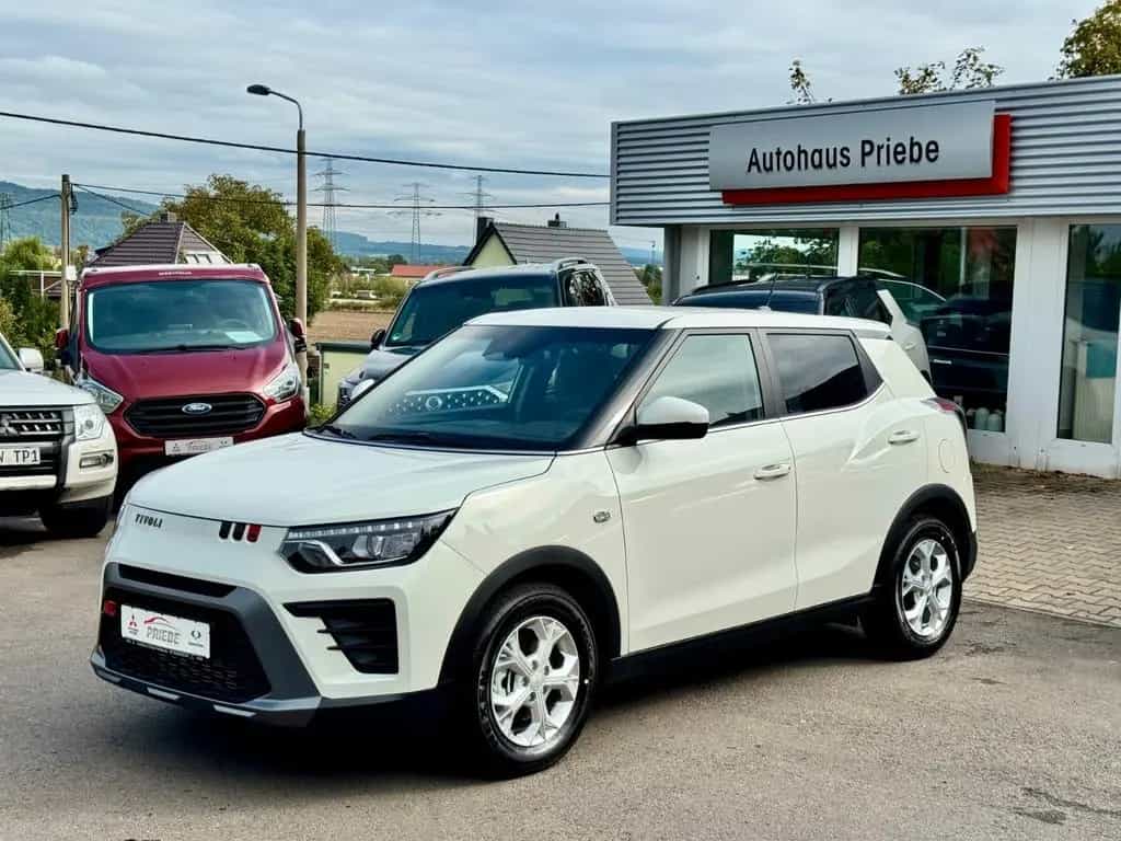 KGM Tivoli 1.5 T Autom* Nomad*VIRT*APP*KAM*NAVI*ALU* null-photo-0