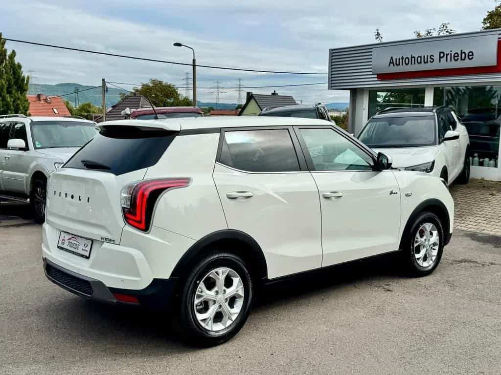 KGM Tivoli 1.5 T Autom* Nomad*VIRT*APP*KAM*NAVI*ALU* null-photo-2