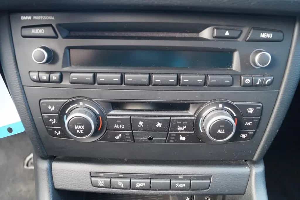 BMW X1 20 i sDrive*T.-Leder*Klimaaut.*PDC*SHZ*MFL* 07/2013-photo-11
