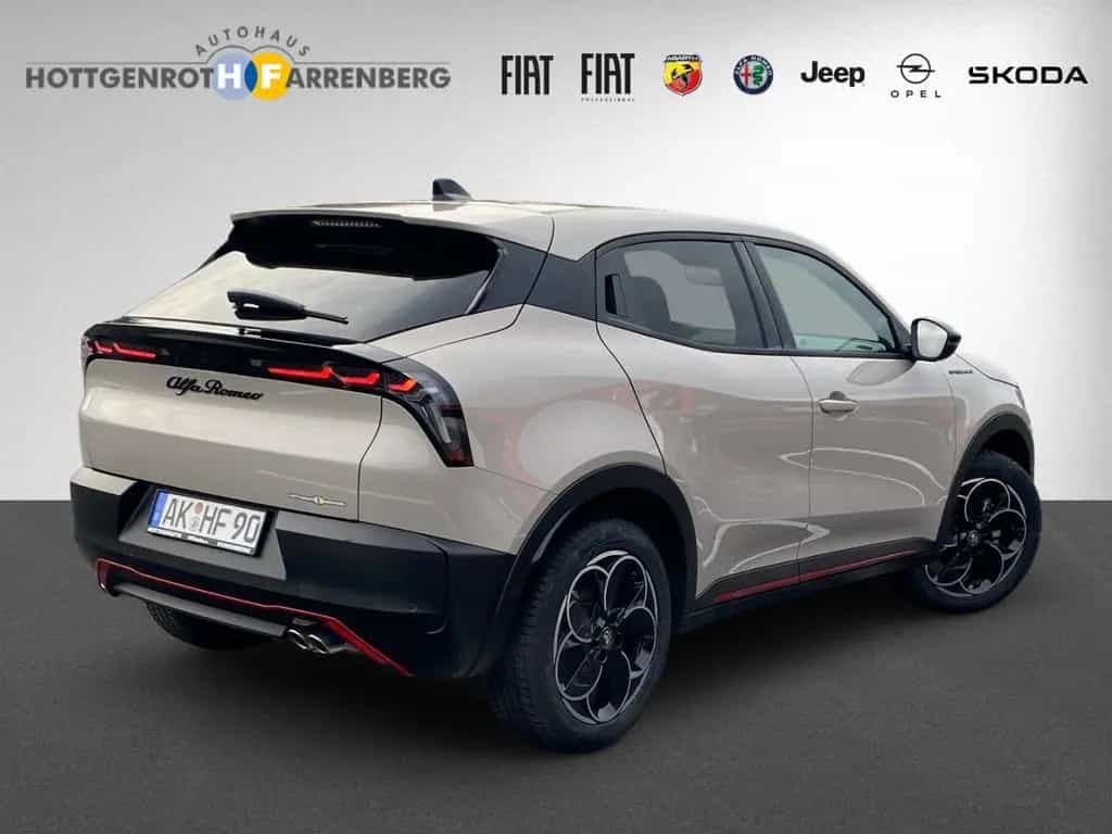 Alfa Romeo Junior 48V-Mild Hybrid Ibrida SPECIALE 1.2 VGT 1 10/2025-photo-1