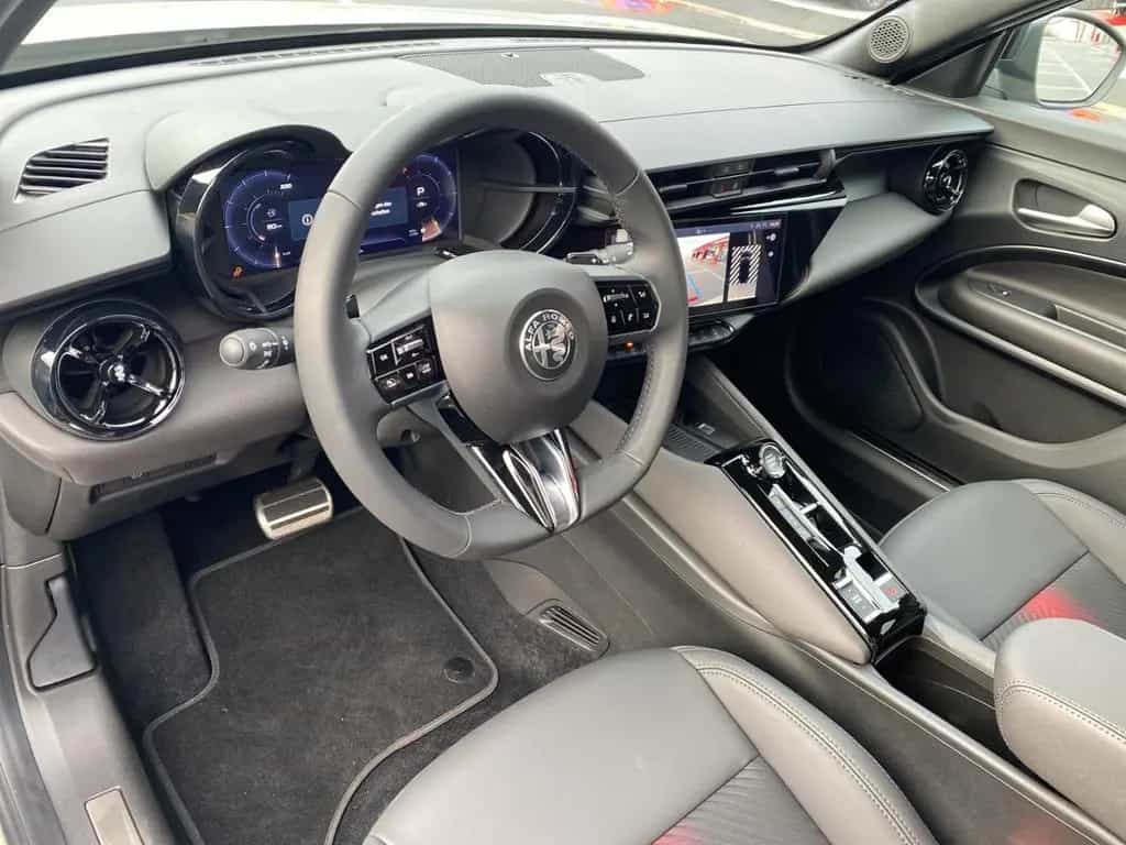 Alfa Romeo Junior 48V-Mild Hybrid Ibrida SPECIALE 1.2 VGT 1 10/2025-photo-13