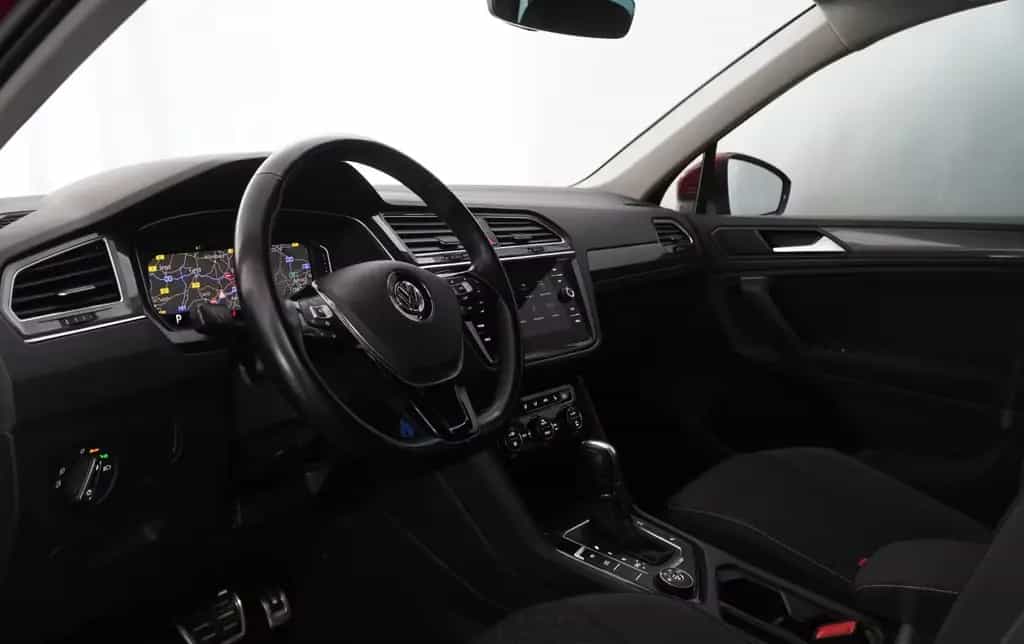Volkswagen Tiguan 4Motion Ruby red! Active Info-Display! 04/2019-photo-11