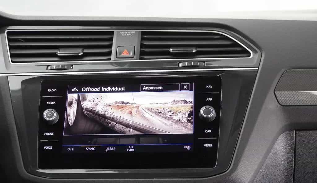 Volkswagen Tiguan 4Motion Ruby red! Active Info-Display! 04/2019-photo-16