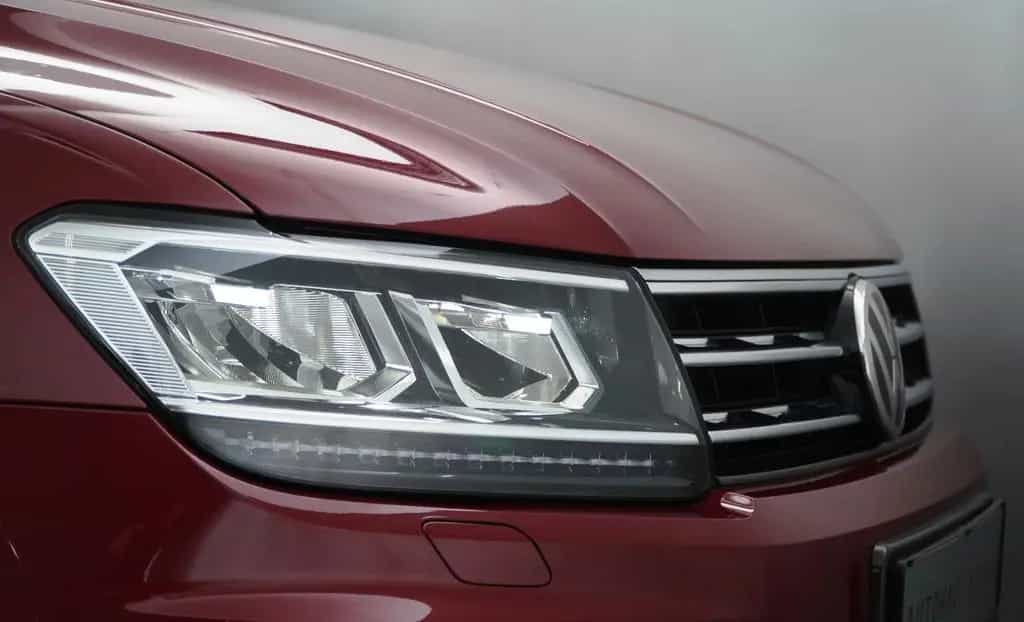 Volkswagen Tiguan 4Motion Ruby red! Active Info-Display! 04/2019-photo-2