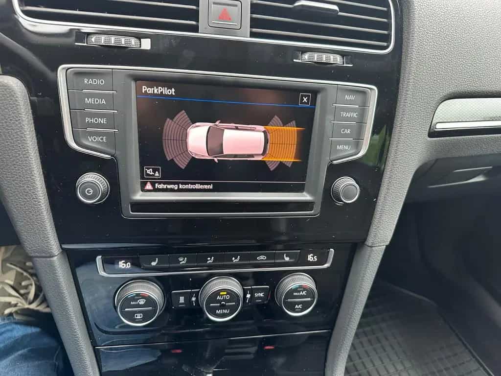 Volkswagen Golf VII Lim. Highline BMT,Standheizung,Massage 11/2017-photo-13