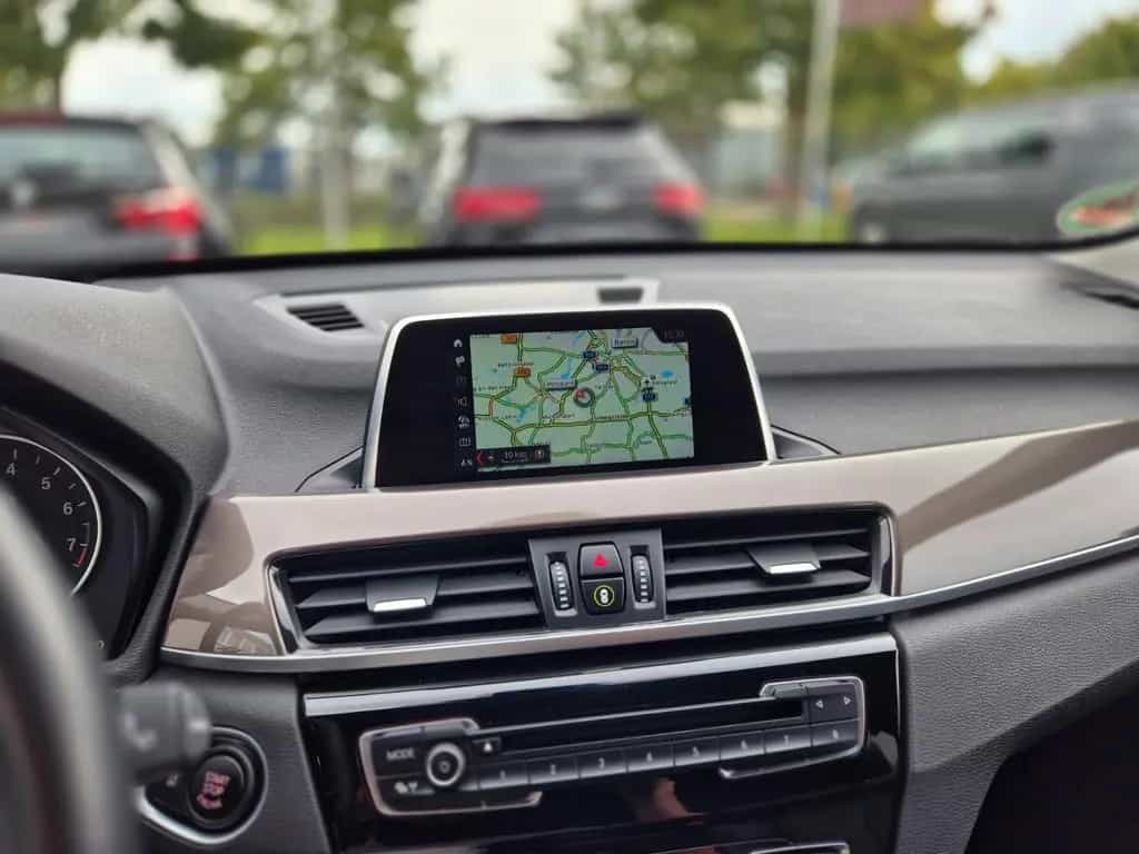 BMW X1 xDrive 20i xLine Automatik Panorama Leder 11/2017-photo-19