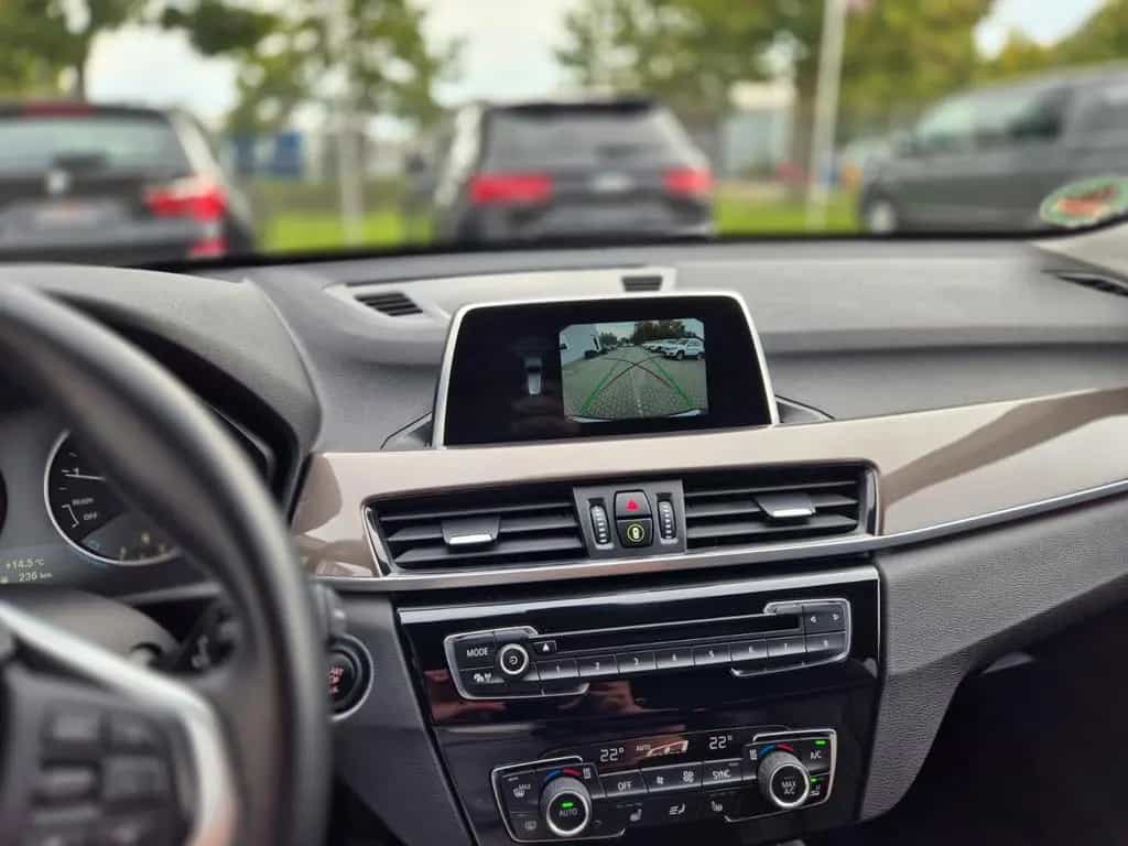 BMW X1 xDrive 20i xLine Automatik Panorama Leder 11/2017-photo-20