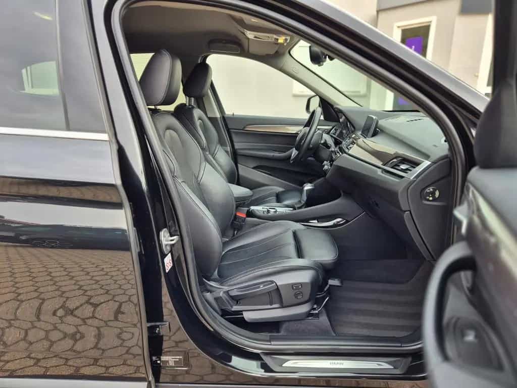 BMW X1 xDrive 20i xLine Automatik Panorama Leder 11/2017-photo-28