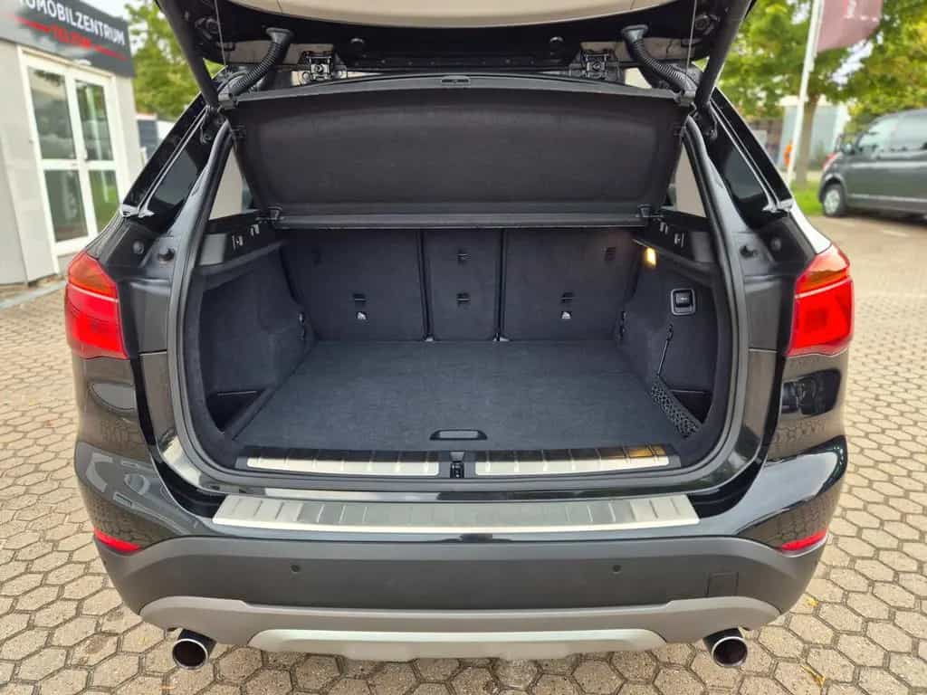 BMW X1 xDrive 20i xLine Automatik Panorama Leder 11/2017-photo-29