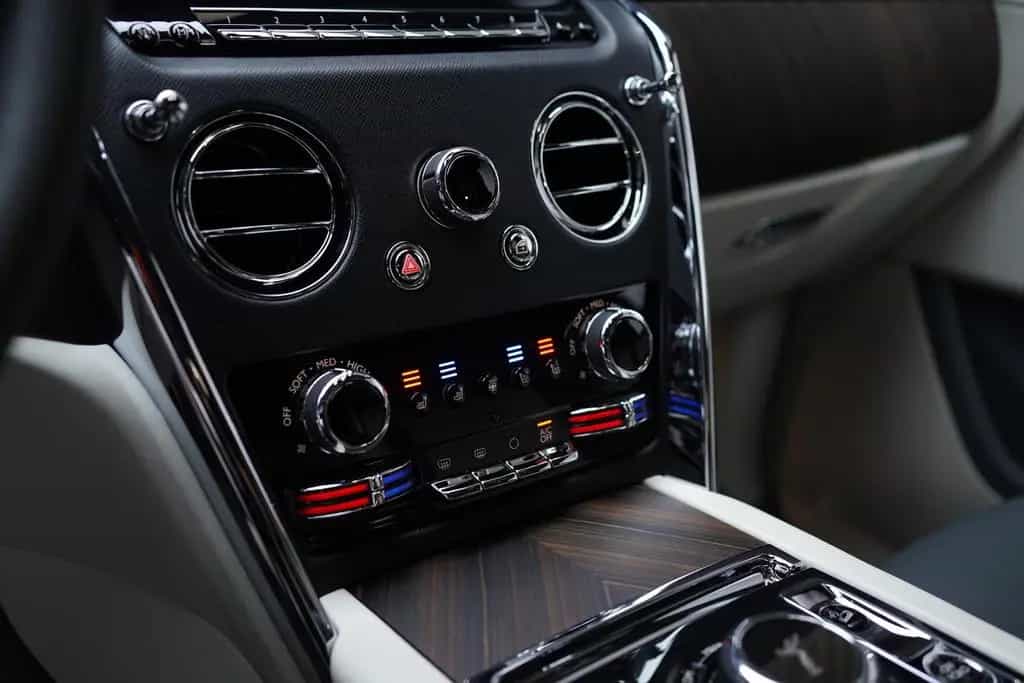 Rolls-Royce Cullinan | TV | 4-Seats | NightV | 22Z | Fridge 02/2021-photo-10