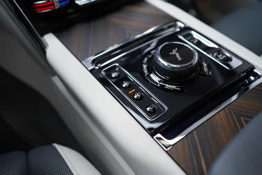 Rolls-Royce Cullinan | TV | 4-Seats | NightV | 22Z | Fridge 02/2021-photo-11