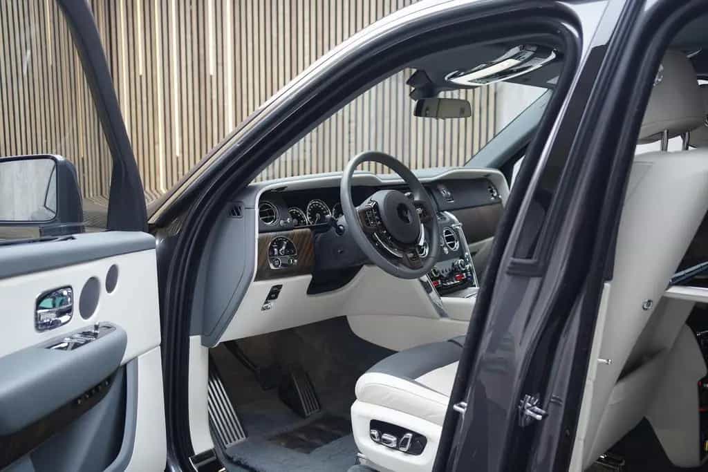 Rolls-Royce Cullinan | TV | 4-Seats | NightV | 22Z | Fridge 02/2021-photo-14