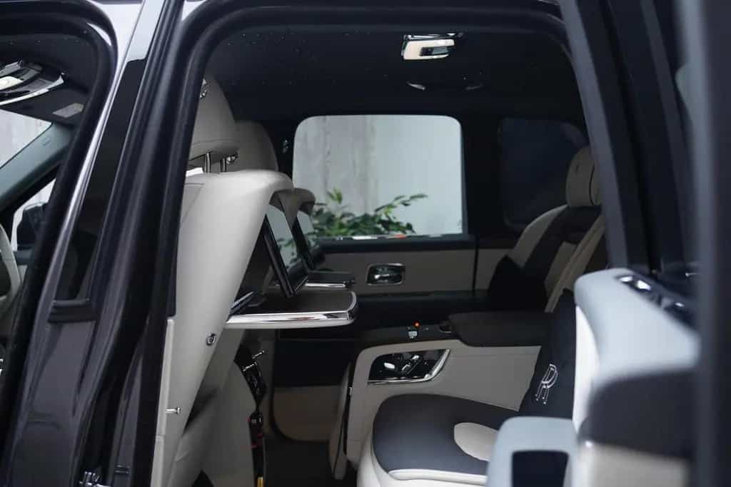 Rolls-Royce Cullinan | TV | 4-Seats | NightV | 22Z | Fridge 02/2021-photo-15