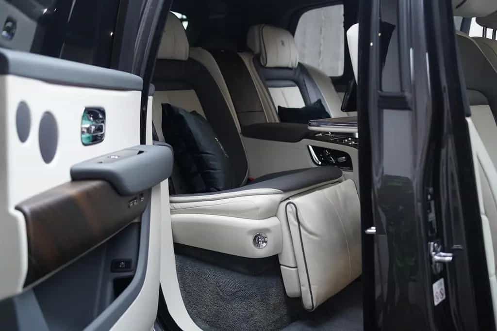 Rolls-Royce Cullinan | TV | 4-Seats | NightV | 22Z | Fridge 02/2021-photo-17