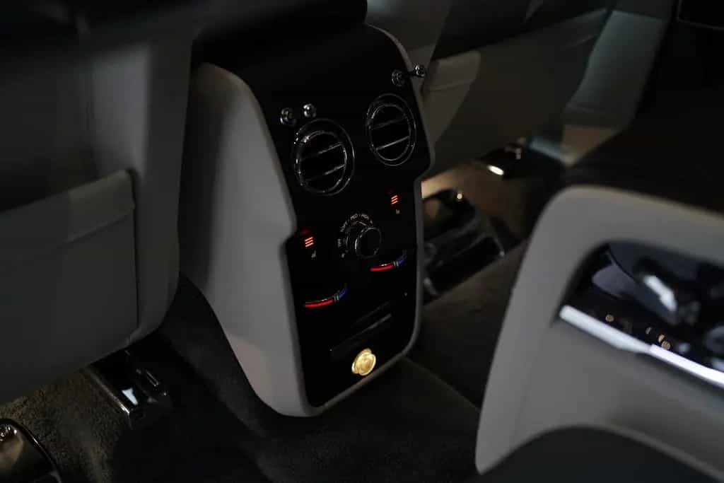 Rolls-Royce Cullinan | TV | 4-Seats | NightV | 22Z | Fridge 02/2021-photo-21