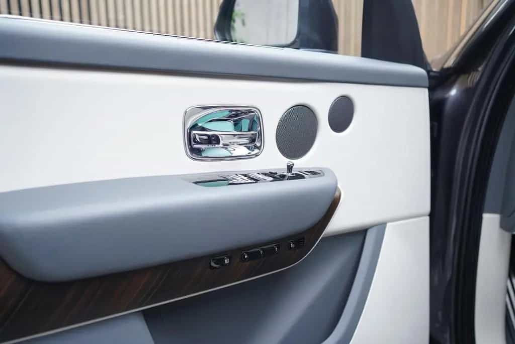 Rolls-Royce Cullinan | TV | 4-Seats | NightV | 22Z | Fridge 02/2021-photo-24
