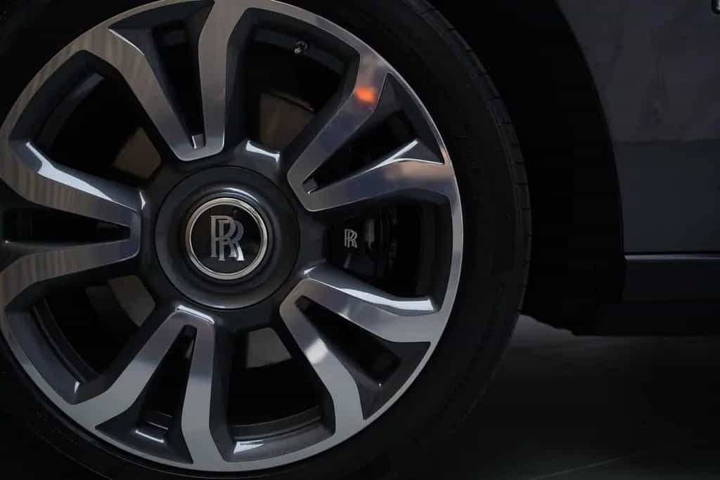 Rolls-Royce Cullinan | TV | 4-Seats | NightV | 22Z | Fridge 02/2021-photo-28