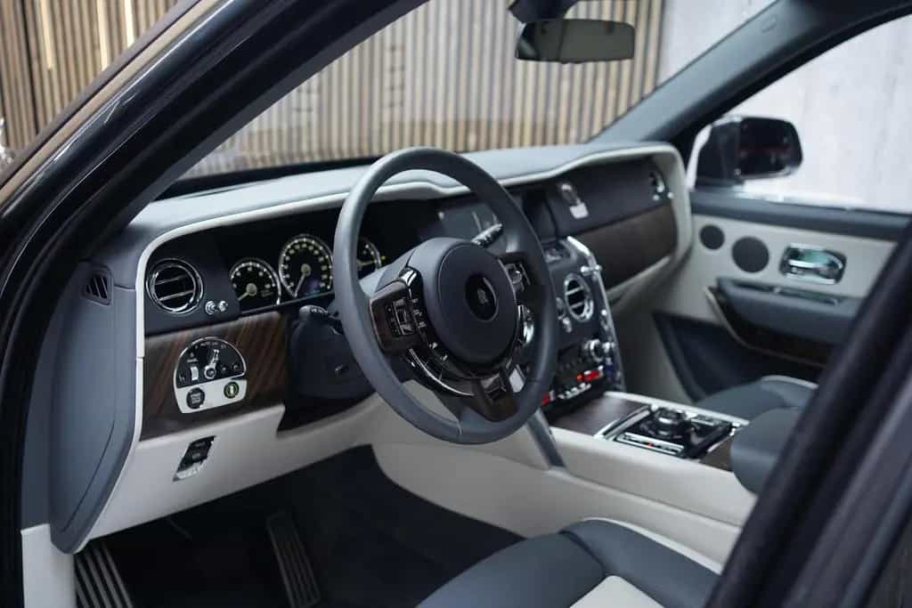 Rolls-Royce Cullinan | TV | 4-Seats | NightV | 22Z | Fridge 02/2021-photo-7
