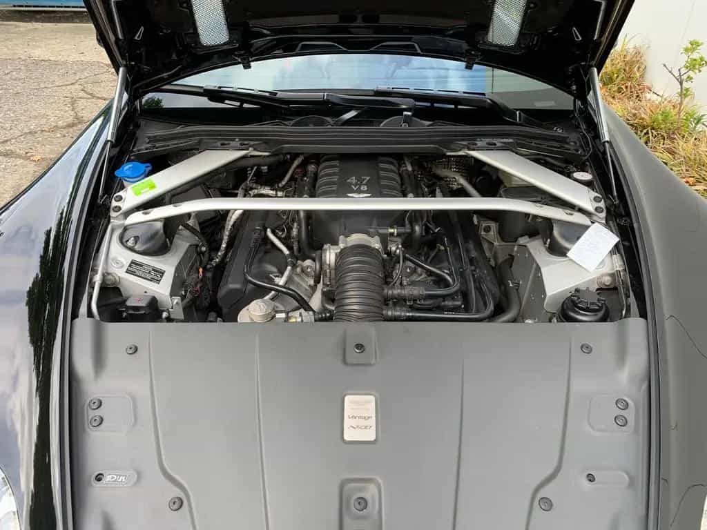 Aston Martin V8 Vantage 1. Hand Garantie Haljahreswagen Zust. 11/2015-photo-12