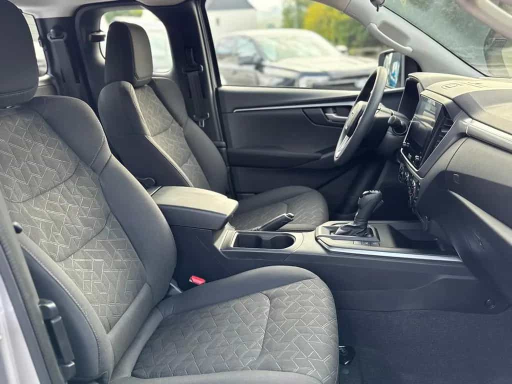 Isuzu D-Max Space Cab 4x4 Aut. LS 120kW null-photo-24