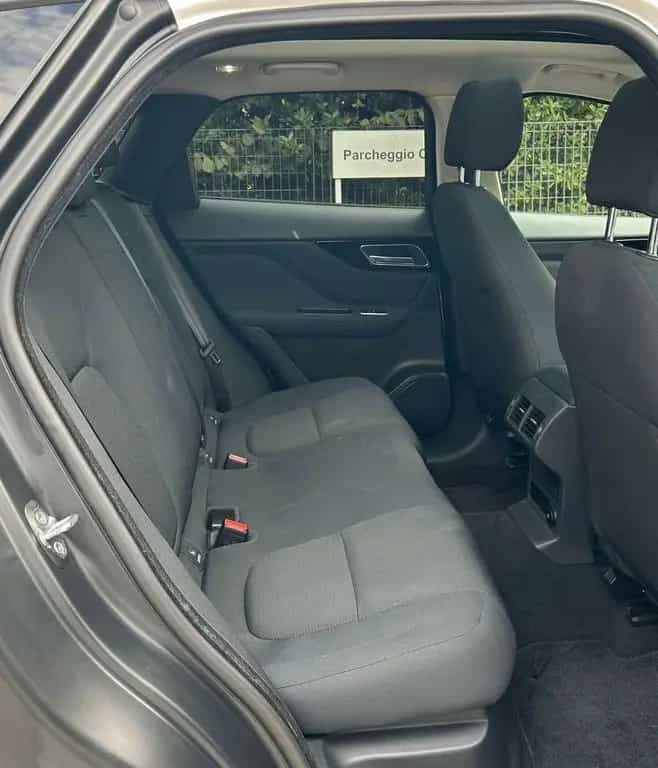 Jaguar F-Pace 2.0 D 180 CV AWD aut. Prestige 01/2018-photo-13
