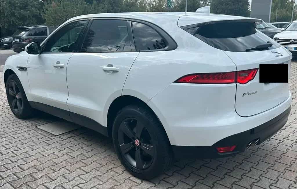 Jaguar F-Pace 2.0 D 180 CV AWD aut. Prestige 01/2018-photo-4