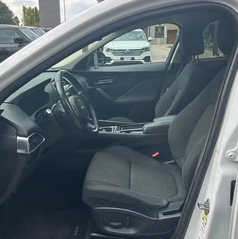 Jaguar F-Pace 2.0 D 180 CV AWD aut. Prestige 01/2018-photo-8