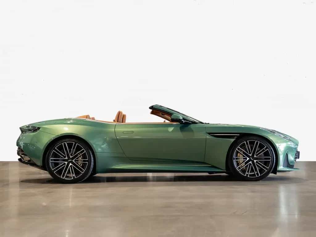 Aston Martin DB12 Volante Aston Martin Hamburg 09/2024-photo-11
