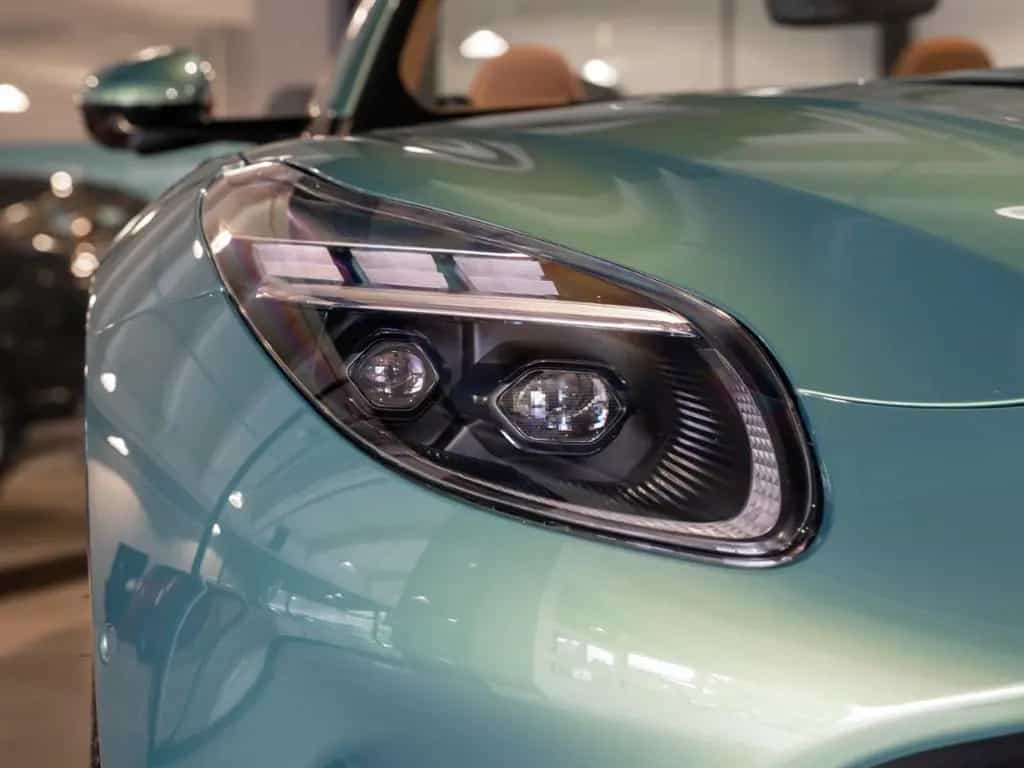 Aston Martin DB12 Volante Aston Martin Hamburg 09/2024-photo-15