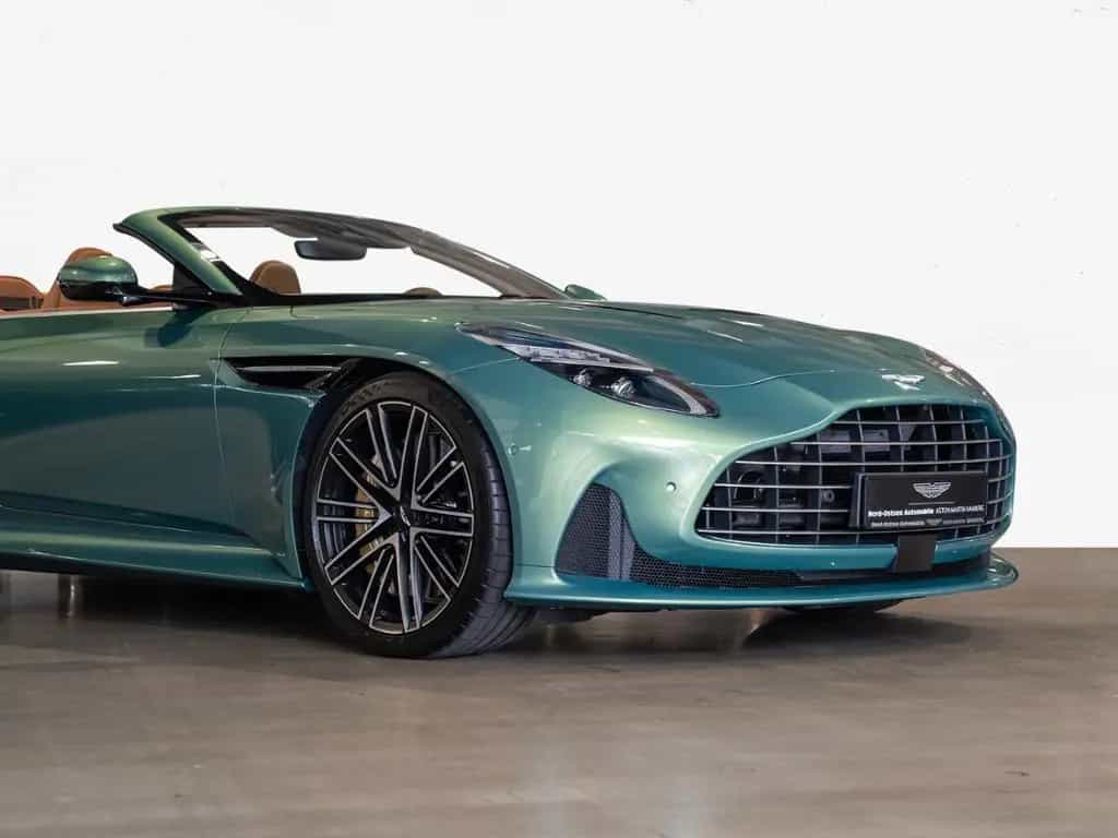 Aston Martin DB12 Volante Aston Martin Hamburg 09/2024-photo-18