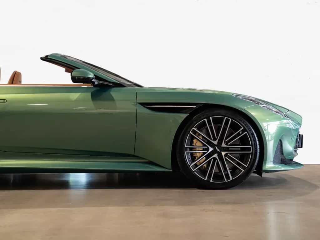 Aston Martin DB12 Volante Aston Martin Hamburg 09/2024-photo-19