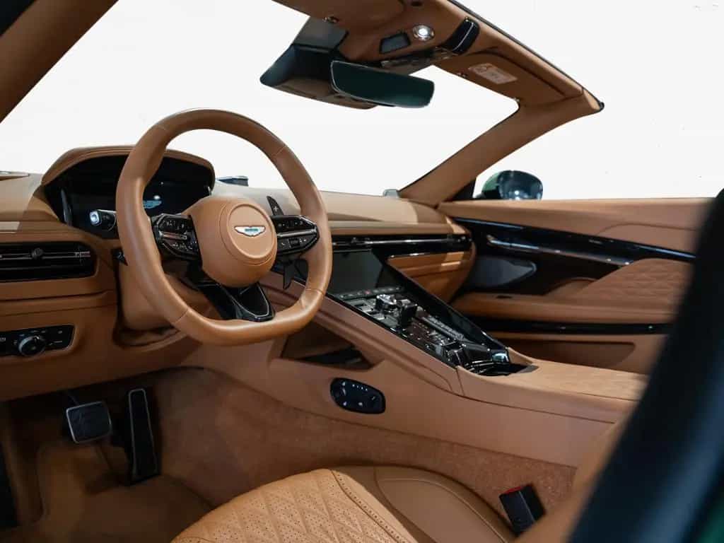 Aston Martin DB12 Volante Aston Martin Hamburg 09/2024-photo-2