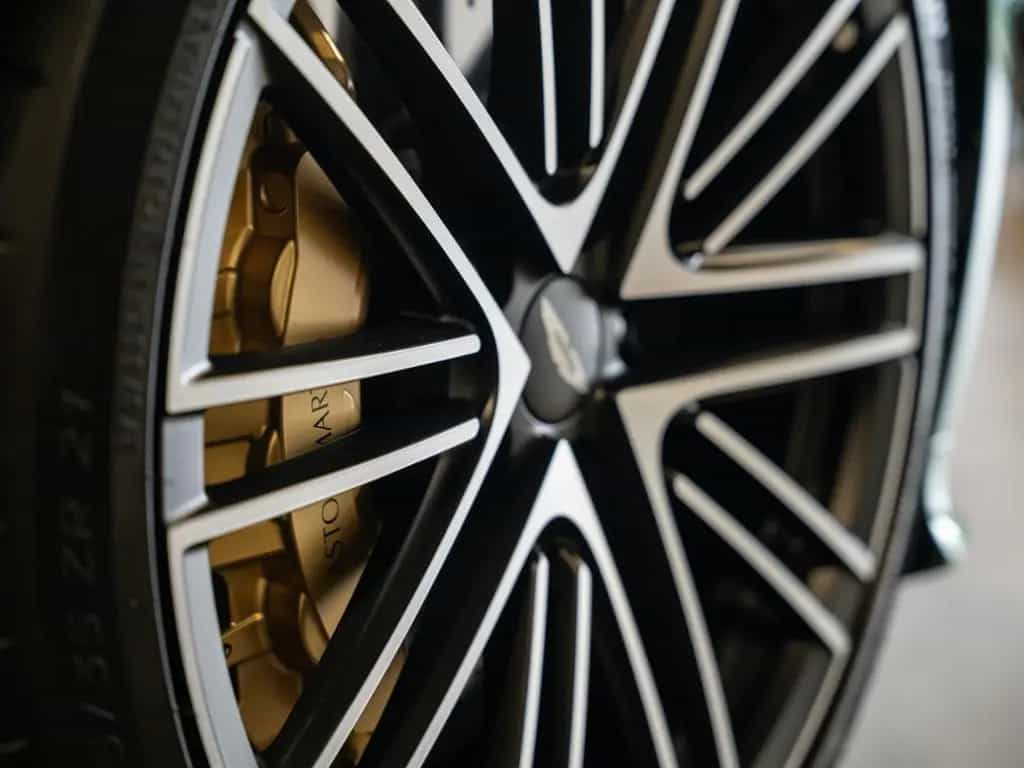 Aston Martin DB12 Volante Aston Martin Hamburg 09/2024-photo-20